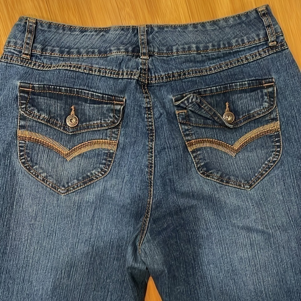 3/$15. Bandolino Blu Denim Capris Size 10 - Picture 6 of 11